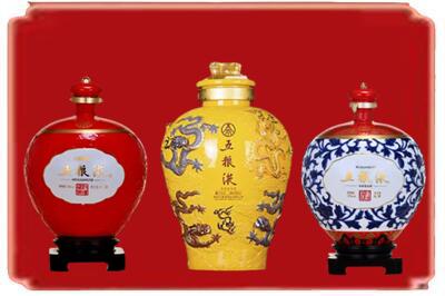 大同区烟酒回收五粮液各种摆件.jpg